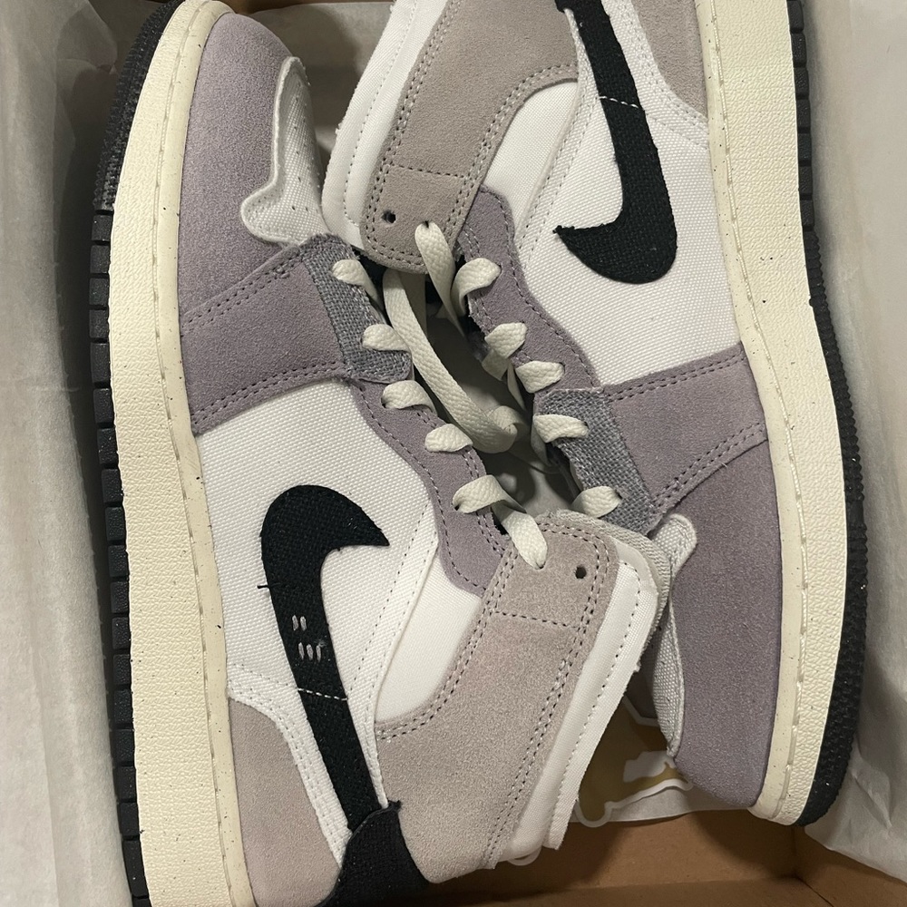 Air Jordan 1 Mid SE Craft White Cement Grey Black